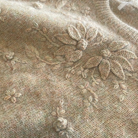 Vintage Embroidered Flower Sweater - Picture 6 of 6